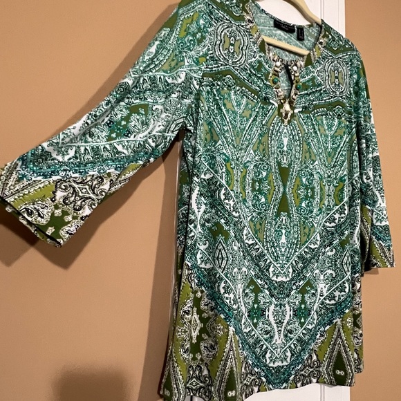 Susan Graver Liquid Knit printed tunic.  Shades of green with white throughout. - Picture 2 of 12